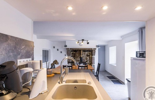 Gatteville-le-Phare Cottage | Seaside house with beach access, modern amenities and family space