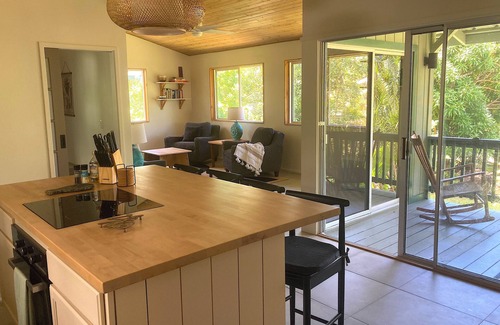 Kehena Apartment | Seaside House, a Peaceful 2 Bedroom Retreat in walking distance to Kehena Beach