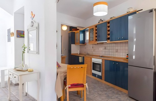 Kamares Apartment | Seaside House Apartment with Sea View, Wi-Fi, and Air Conditioning