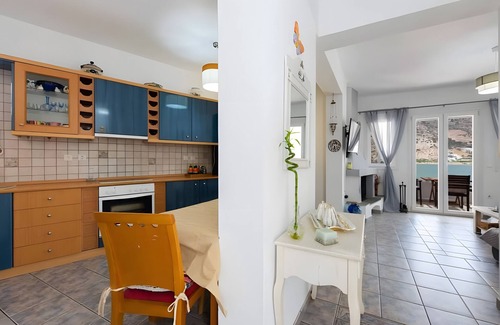 Kamares Apartment | Seaside House Apartment with Sea View, Wi-Fi, and Air Conditioning