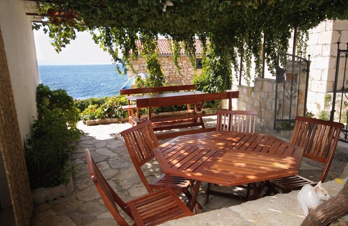 Gdinj House | Seaside house for families with children Cove Tvrdni Dolac, Hvar (K-2057)