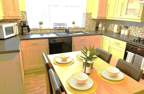 Lancing House | Seaside House Lancing with Parking