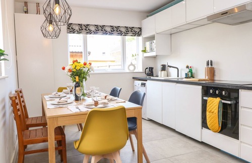 Gorleston-on-Sea Cottage | SEASIDE HOUSE, pet friendly, with a garden in Gorleston-On-Sea