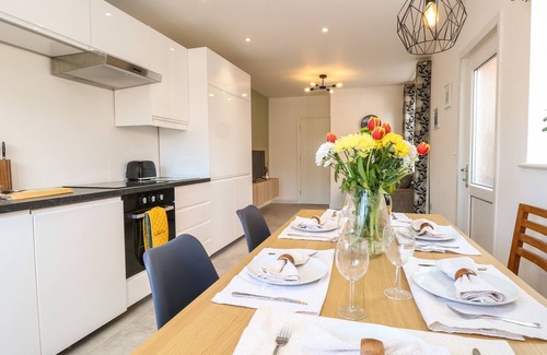 Gorleston-on-Sea Cottage | SEASIDE HOUSE, pet friendly, with a garden in Gorleston-On-Sea