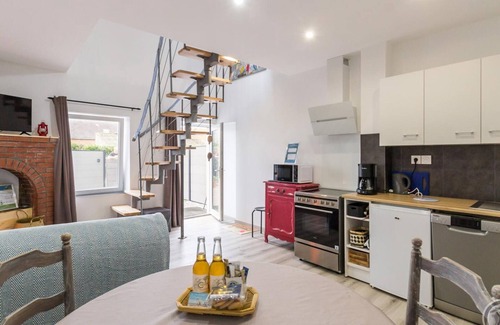 Saint-Marcouf Cottage | Seaside house with balcony, parking, and WiFi