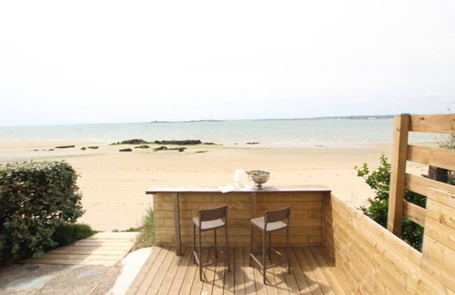 Reville Cottage | Seaside house with beach access and WIFI