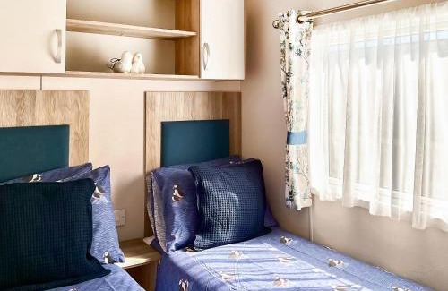 Blue Anchor House | Seaside Jollys
