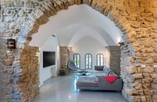 Jaffa House | Seaside Luxury House With Patio - Old Jaffa