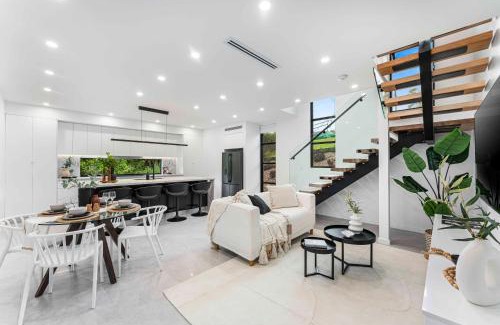 Noraville House | Seaside Manor