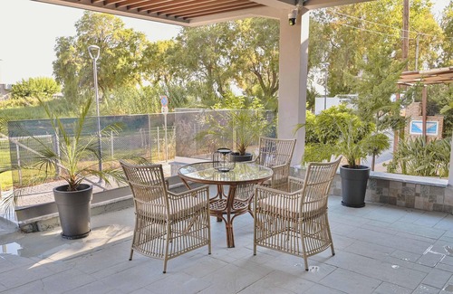 Kourouta Apartment | Seaside Nest in Kourouta Steps From the Beach