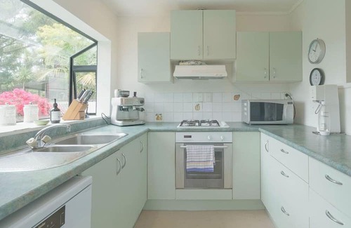 Beach Haven House | Seaside Oasis Haven (by Furnished Rentals)