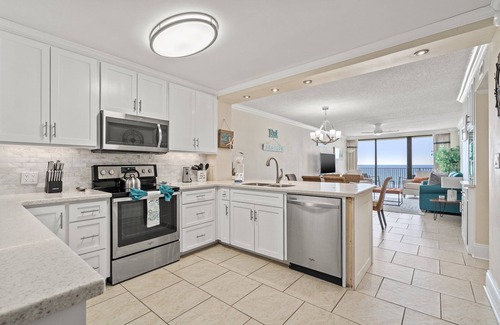 Silver Sands Beach Condo | *Seaside OASIS* 2B-2B Condo with a Gorgeous View!