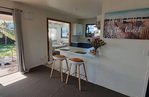 Westport Cottage | Seaside, on bike trail with free fibre and streaming. Double glazed comfort.n