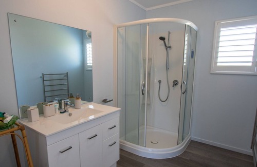 Pohara House | Seaside on Selwyn - Pohara Holiday Home