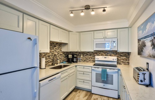 Daytona Beach Shores Condo | SEASIDE PARADISE Awesome Beach 2BR Condo, Oceanview, Pool, PeckPlaza 11NW