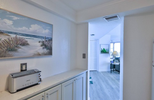 Daytona Beach Shores Condo | SEASIDE PARADISE Awesome Beach 2BR Condo, Oceanview, Pool, PeckPlaza 11NW