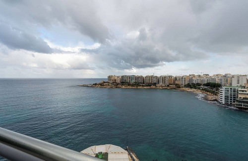 St. Julian's Apartment | Seaside Penthouse Paradise-views of Balluta Bay