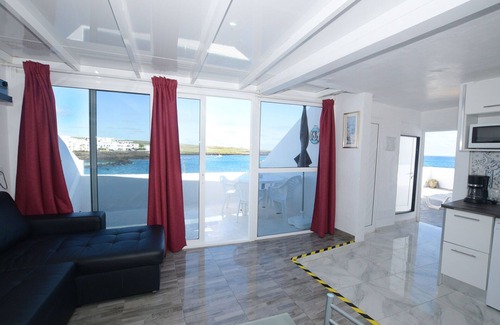 Punta Mujeres Apartment | Seaside Piscina Natural Las Salinas