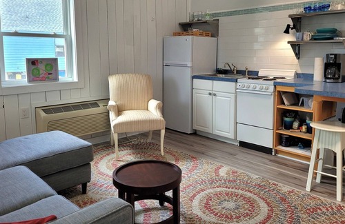 Oriental Apartment | Seaside - Quaint apartment in the Village!