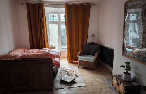 Aberystwyth Apartment | Seaside Retreat Guest Suite - Encil ger y môr
