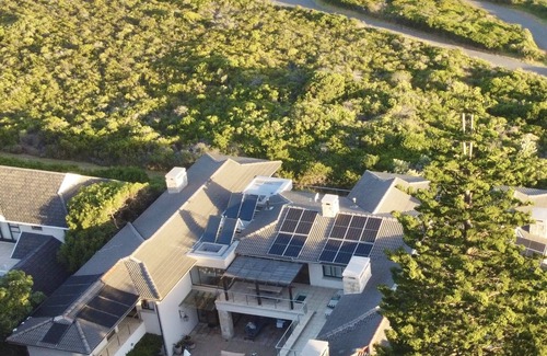 Fernkloof House | Seaside Retreat In Hermanus On Cliff path. Equipped with solar inverter system