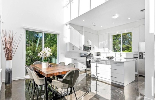 Whatcom County House | Seaside Retreat: Luxurious 3 Bedroom Waterfront House in Bellingham