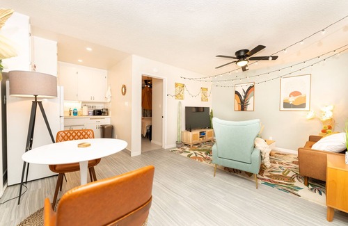 South Oceanside Apartment | Seaside Romantic Escape| Steps to Beach