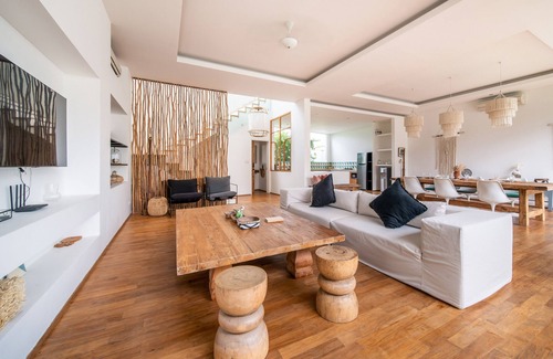 Munggu Villa | Seaside Sanctuary - 3BR Canggu Villa