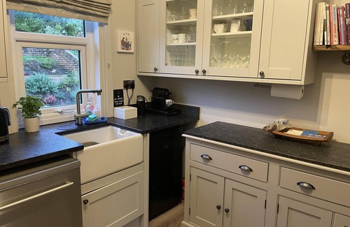Scarborough House | Seaside-Scarborough-WiFi-Parking-PetsOK-Sleeps-7/8