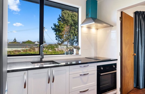 Te Horo Beach House | Seaside Sensation - Te Horo Beach Holiday Home