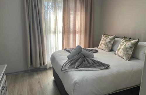 Pollok Beach Apartment | Seaside Serenade