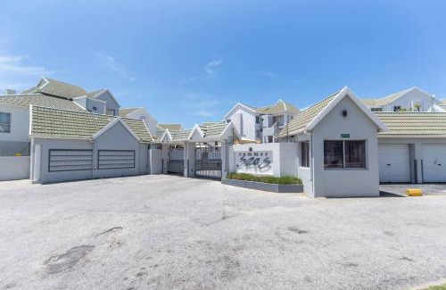 Pollok Beach Apartment | Seaside Serenade