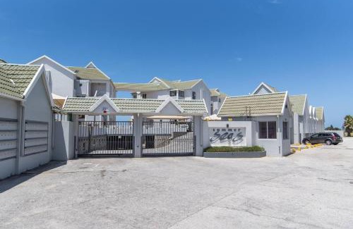 Pollok Beach Apartment | Seaside Serenade