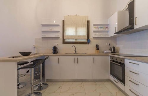 Kato Almiri Apartment | Seaside Serenity Suite in Loutra