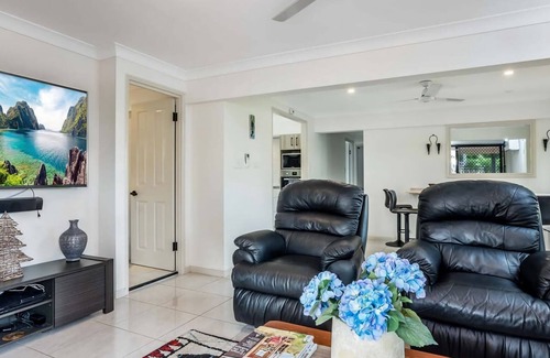 Wynnum House | Seaside Serenity at Plumeria Place