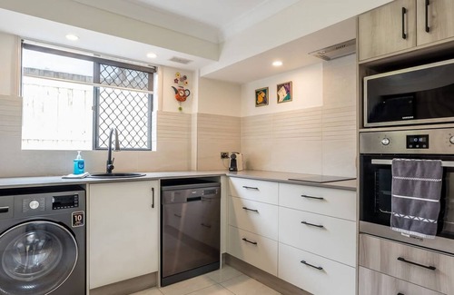 Wynnum House | Seaside Serenity at Plumeria Place