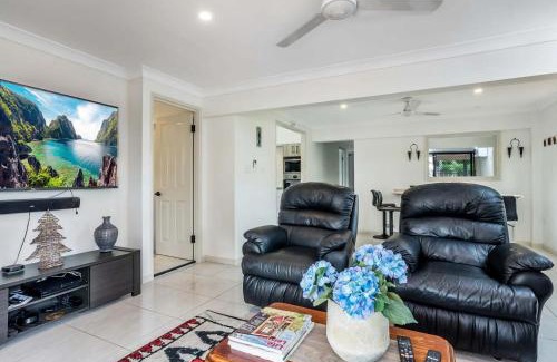 Wynnum House | Seaside Serenity at Plumeria Place