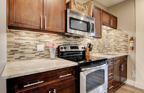 Brentwood Bay House | Seaside Serenity: Your 1-Bedroom Escape in Brentwood Bay