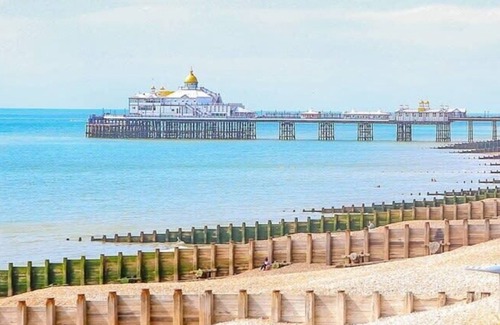Eastbourne City Centre Apartment | Seaside Serenity Modern Apartment Close To Beach