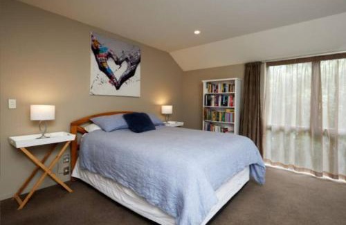 South Bay House | Seaside Serenity