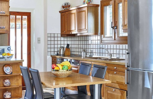 Karteros House | Seaside Serenity Stay