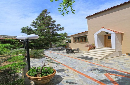 Karteros House | Seaside Serenity Stay
