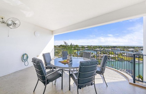 Cullen Bay Apartment | Seaside Serenity Tranquil Retreat in Scenic Cullen Bay