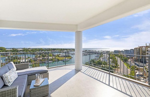 Cullen Bay Apartment | Seaside Serenity Tranquil Retreat in Scenic Cullen Bay