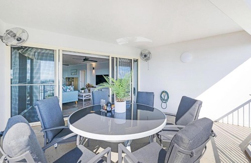 Cullen Bay Apartment | Seaside Serenity Tranquil Retreat in Scenic Cullen Bay