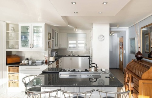 Lagoon Beach Apartment | Seaside Serenity with Ocean View