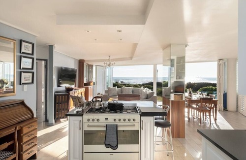 Lagoon Beach Apartment | Seaside Serenity with Ocean View