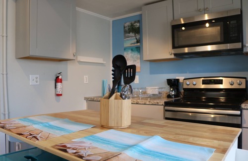 Hampton Apartment | Seaside Social - Steps to Wally's, Goat, L Street