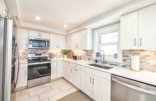 Wrightsville Beach Condo | Seaside Solace: Panoramic Views Ocean front property with pool