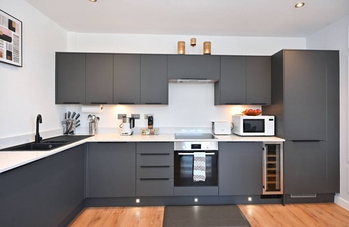 Ramsgate Apartment | ✔Seaside Stay✔100Mbps✔Royal Harbour Marina✔Beach✔2BR Exec Apt✔Sleeps 6